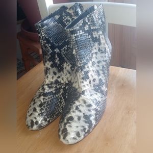 *NWT* Leather Snake Skin Ankle Booties Size 9.5  41